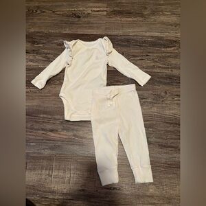 GAP baby 6-12 months white/cream set